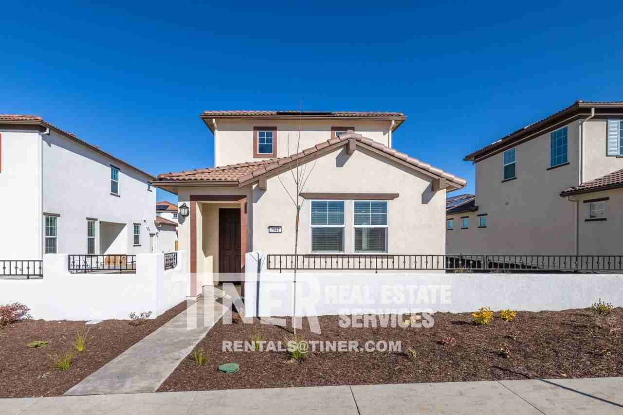 7941 Titan Dr - Photo 2 of 38