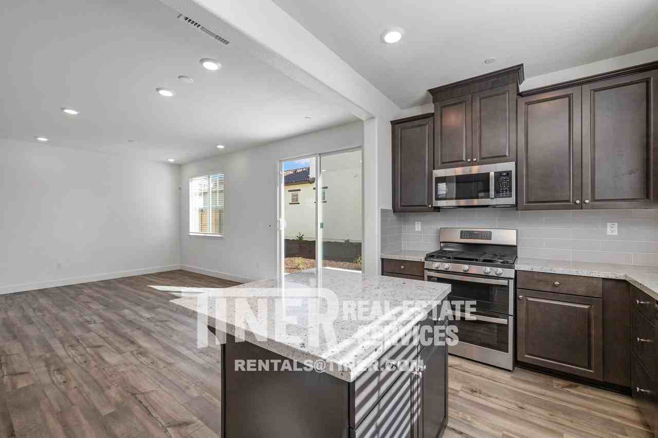 7941 Titan Dr - Photo 3 of 38