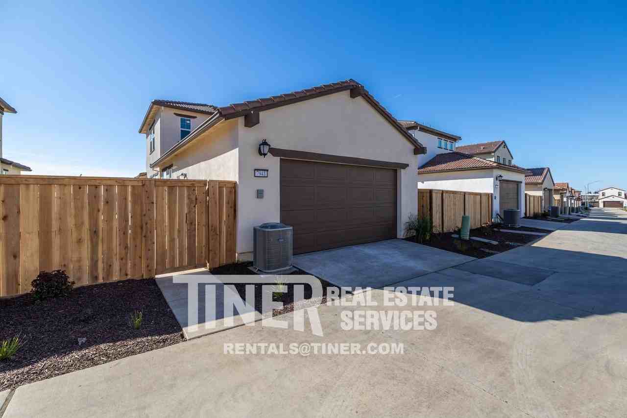 7941 Titan Dr - Photo 4 of 38
