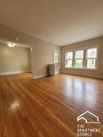 featured image of 916 Reba Pl #1N