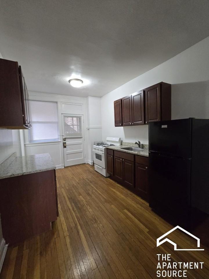 7755 N Sheridan Rd #2 - Photo 3 of 9