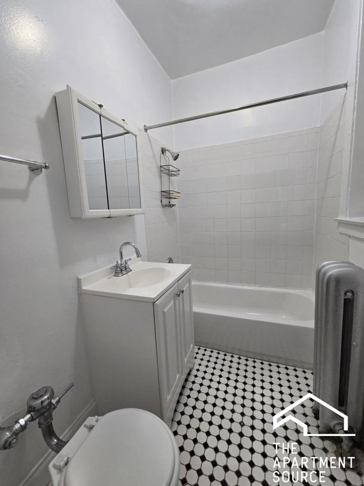 7755 N Sheridan Rd #2 - Photo 4 of 9