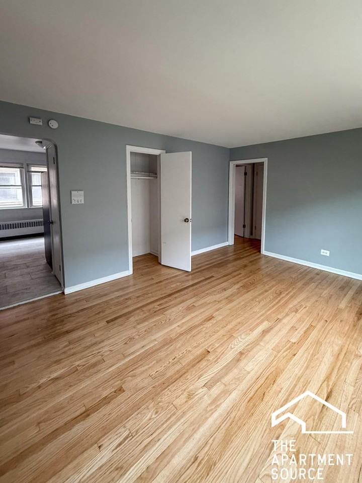 6727 N California Ave #1W - Photo 3 of 16