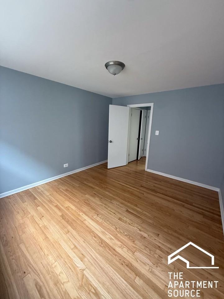6727 N California Ave #1W - Photo 7 of 16