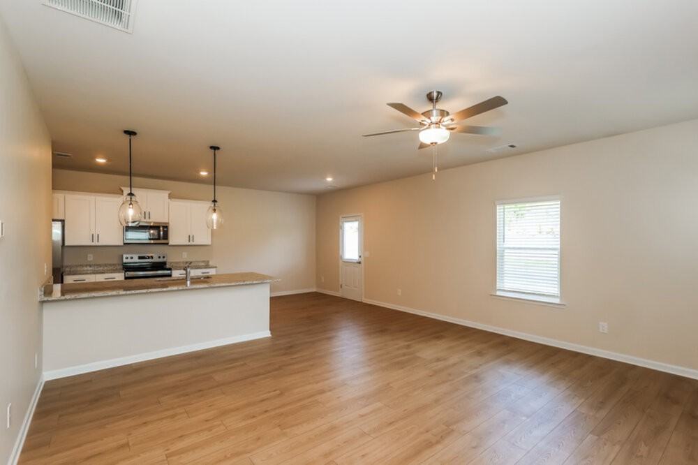 660 Mackenzie Cv - Photo 4 of 16