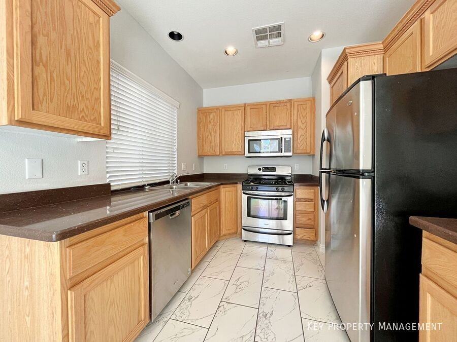 1627 Bamboo Rain Ave - Photo 7 of 20