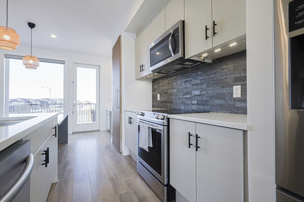 1704 Keene Crescent Southwest - Photo 4 of 40