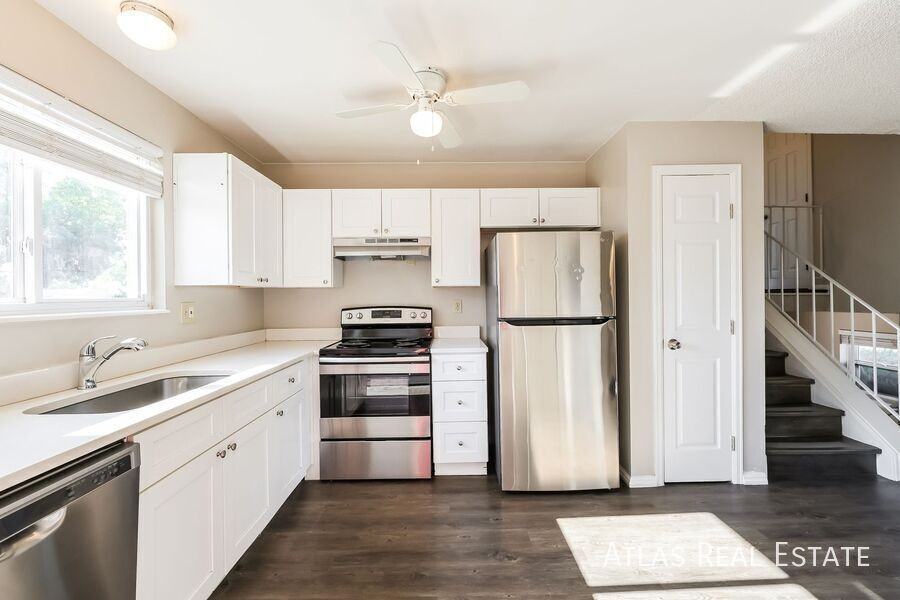 11194 Forest Ave - Photo 7 of 22