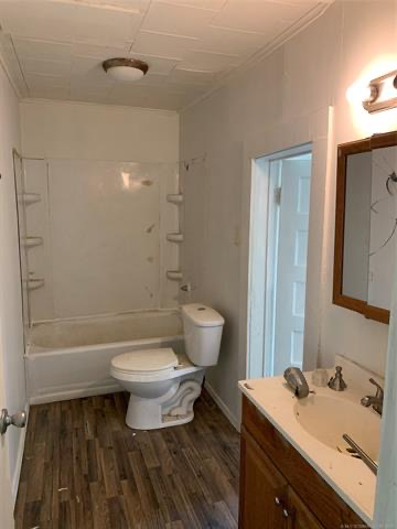 2026 Remco S Oak St - Photo 2 of 8