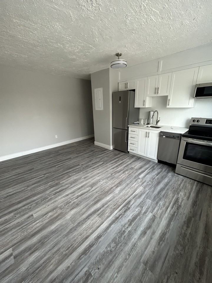 385 Melvin Ave #205 - Photo 2 of 5