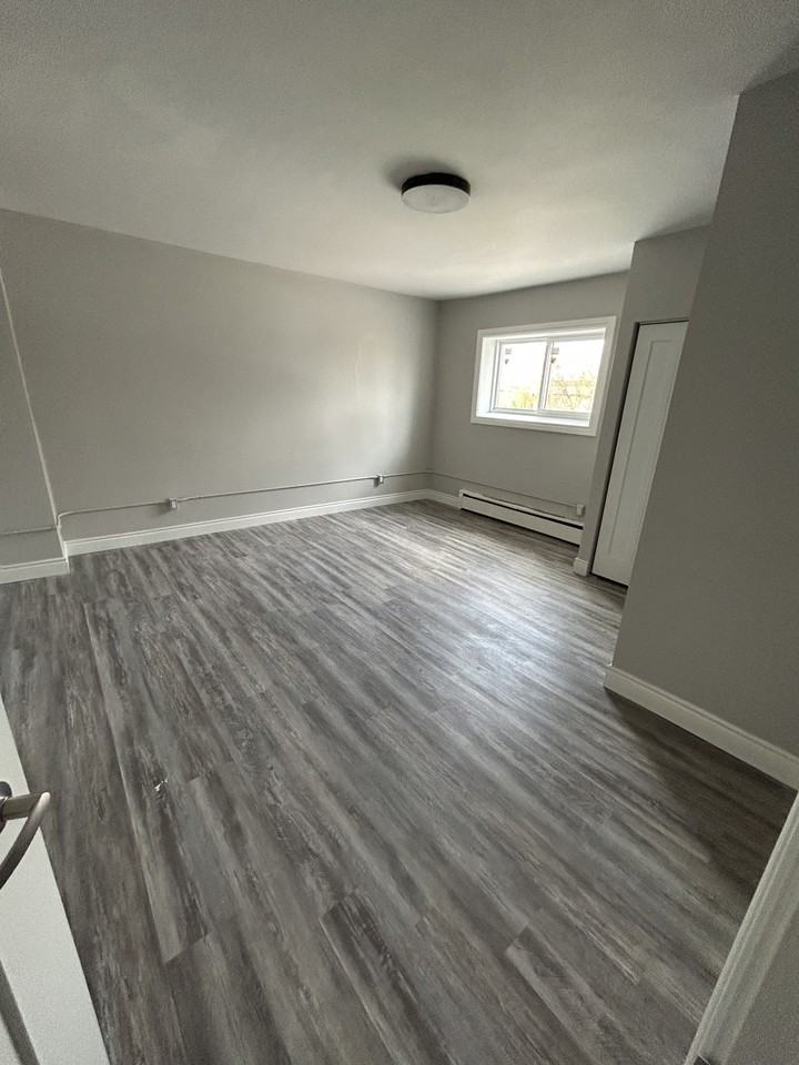 385 Melvin Ave #205 - Photo 3 of 5