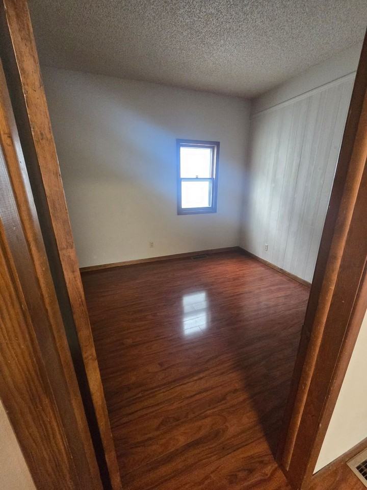 410 S 4th St - Photo 5 of 10