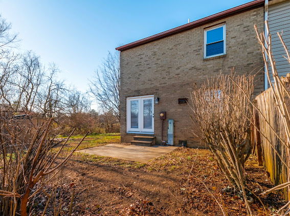 248 Surrey Ct - Photo 3 of 12