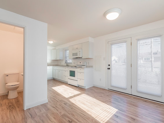 248 Surrey Ct - Photo 5 of 12
