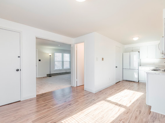 248 Surrey Ct - Photo 6 of 12