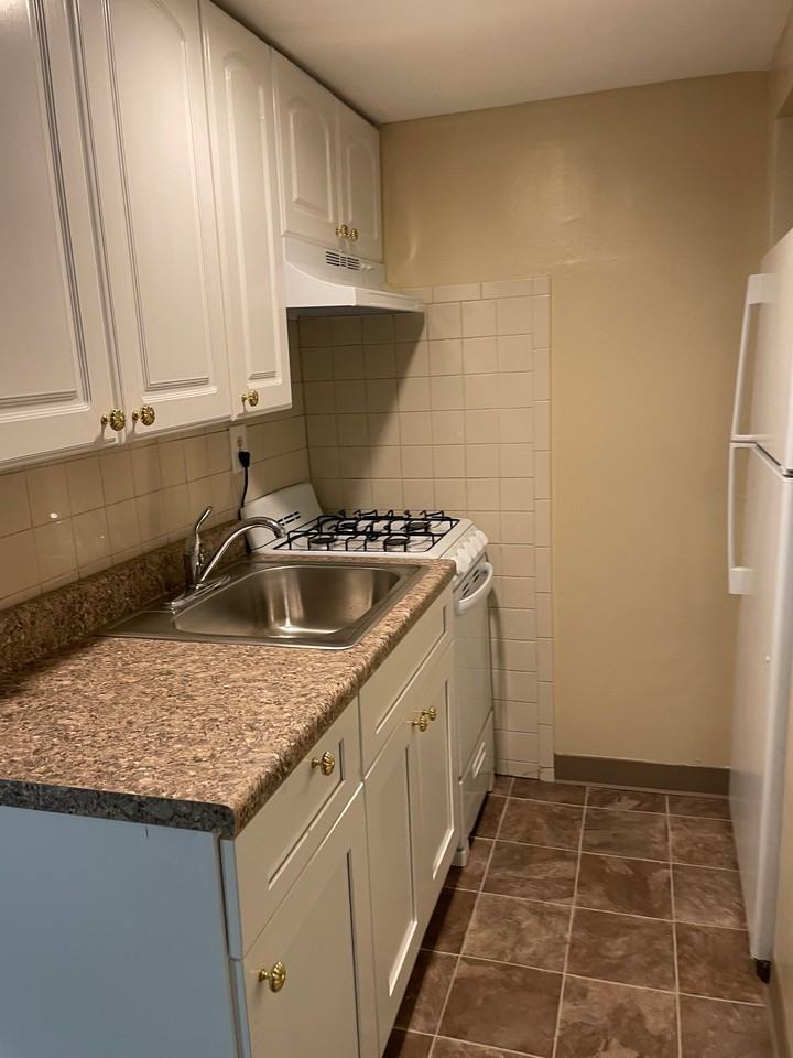450 Franklin Ave #1 - Photo 5 of 8