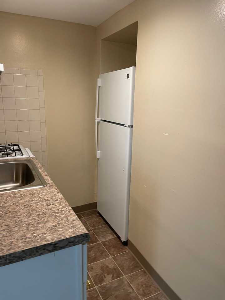 450 Franklin Ave #1 - Photo 7 of 8