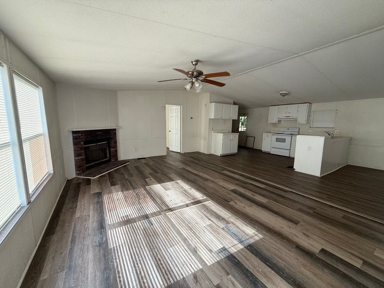 2168 Lee Rd - Photo 2 of 12