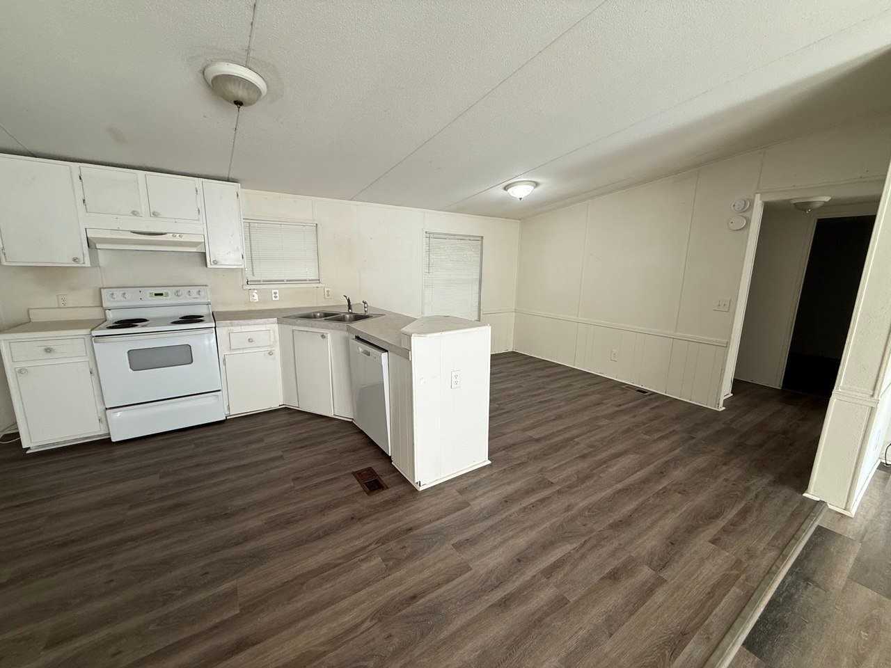 2168 Lee Rd - Photo 4 of 12