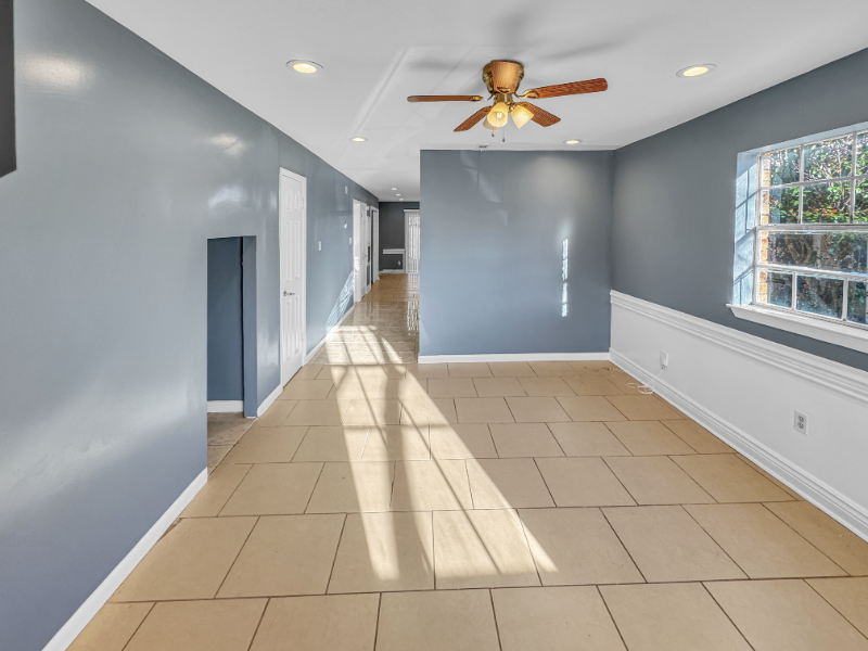 2421 Caswell Ln - Photo 2 of 10