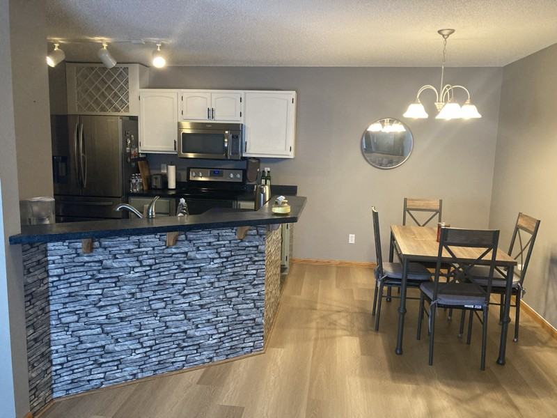 4987 Grenwich Ave N - Photo 3 of 7