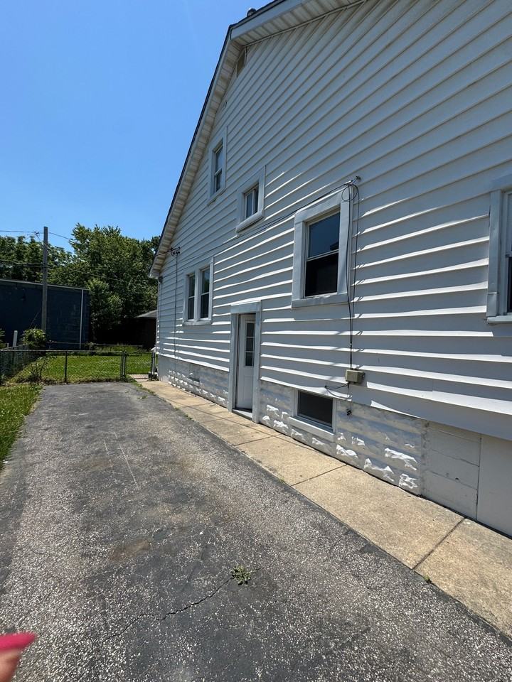 105 Williams Ave - Photo 2 of 18