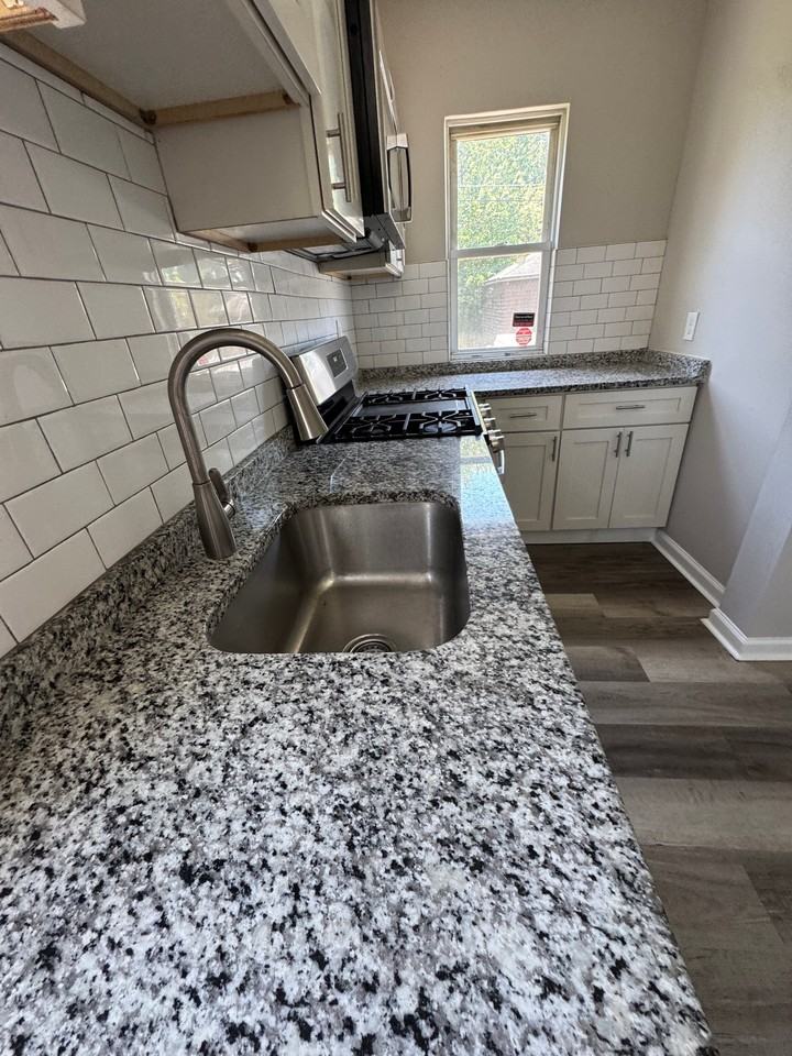 105 Williams Ave - Photo 4 of 18