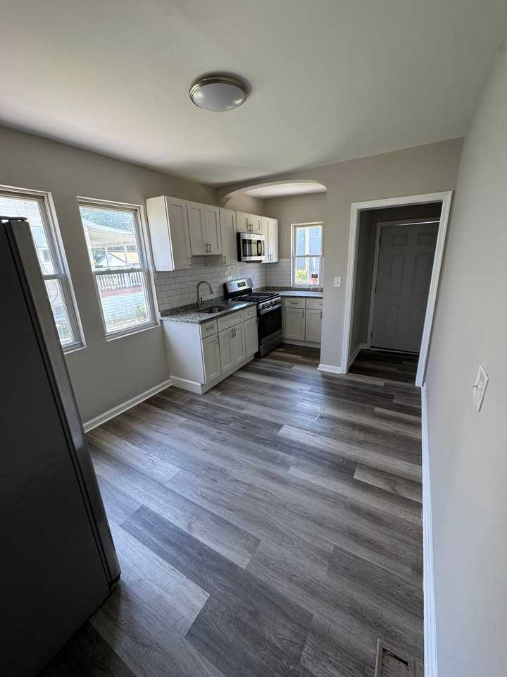 105 Williams Ave - Photo 5 of 18