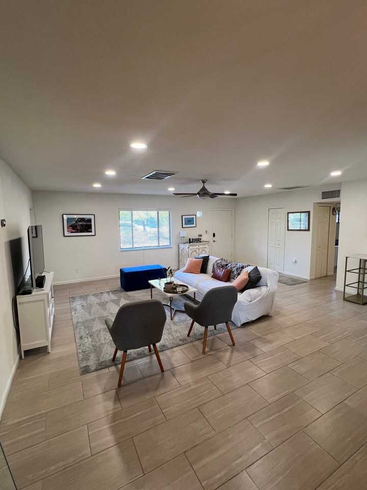 1701 E Pinchot Ave - Photo 4 of 15