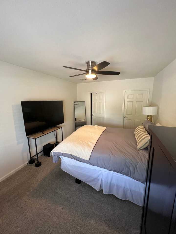 1701 E Pinchot Ave - Photo 7 of 15