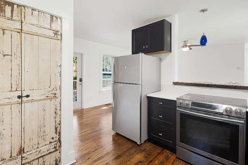 433 S Broad St - Photo 5 of 17