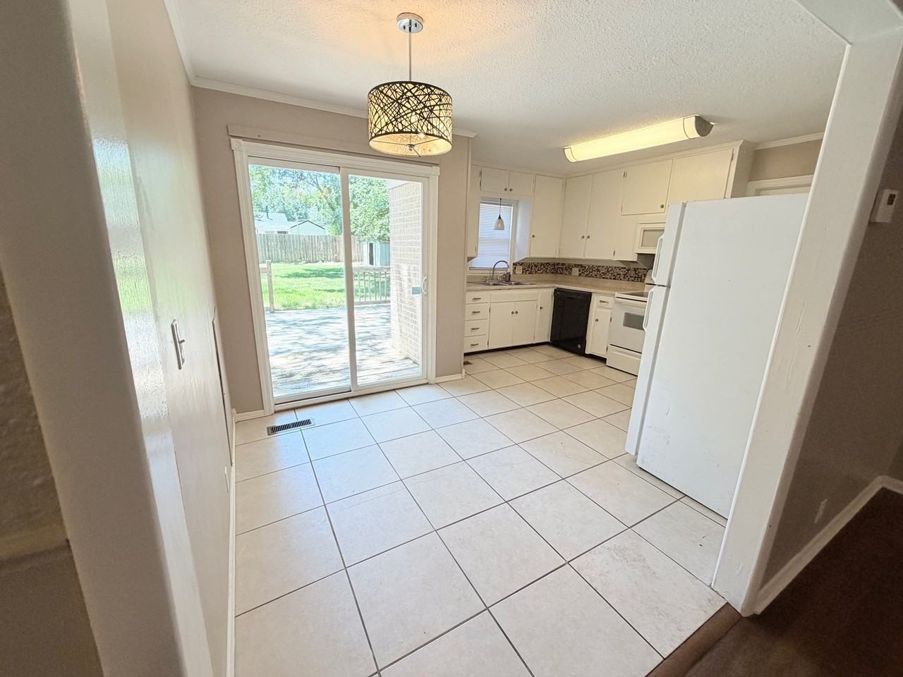 1825 Drollinger St - Photo 5 of 16
