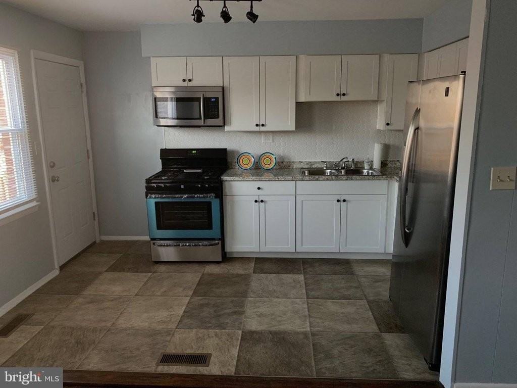 706 Seawall Rd - Photo 2 of 16