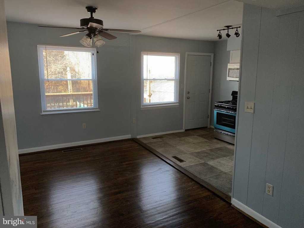 706 Seawall Rd - Photo 7 of 16