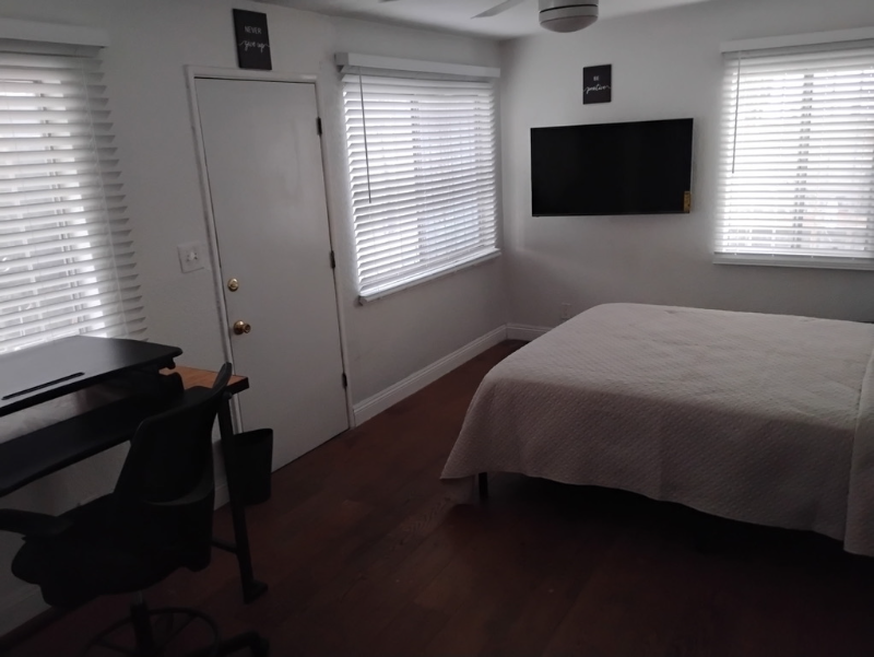 636 E 121st Pl - Photo 3 of 14