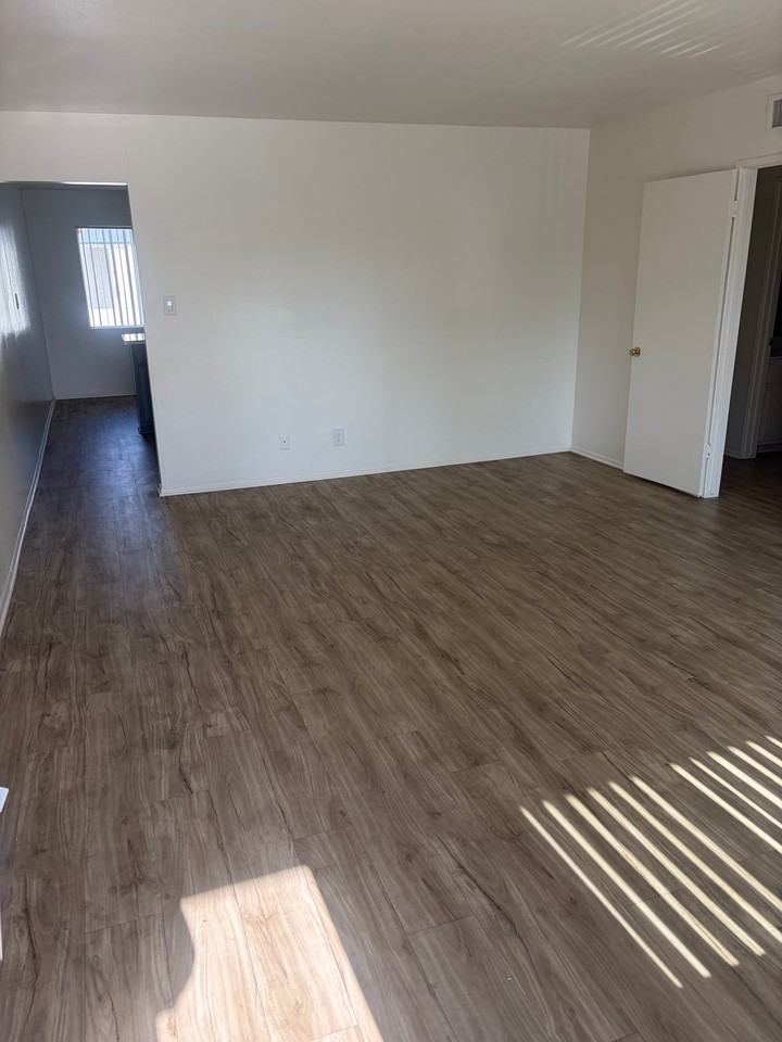750 W Bonita Ave #38 - Photo 4 of 10
