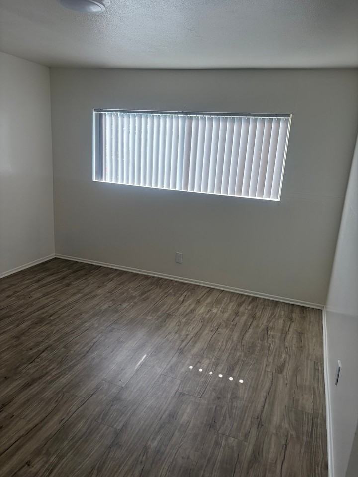 750 W Bonita Ave #38 - Photo 7 of 10