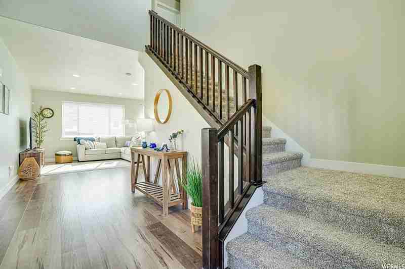 789 W Star Spangled Dr - Photo 4 of 29