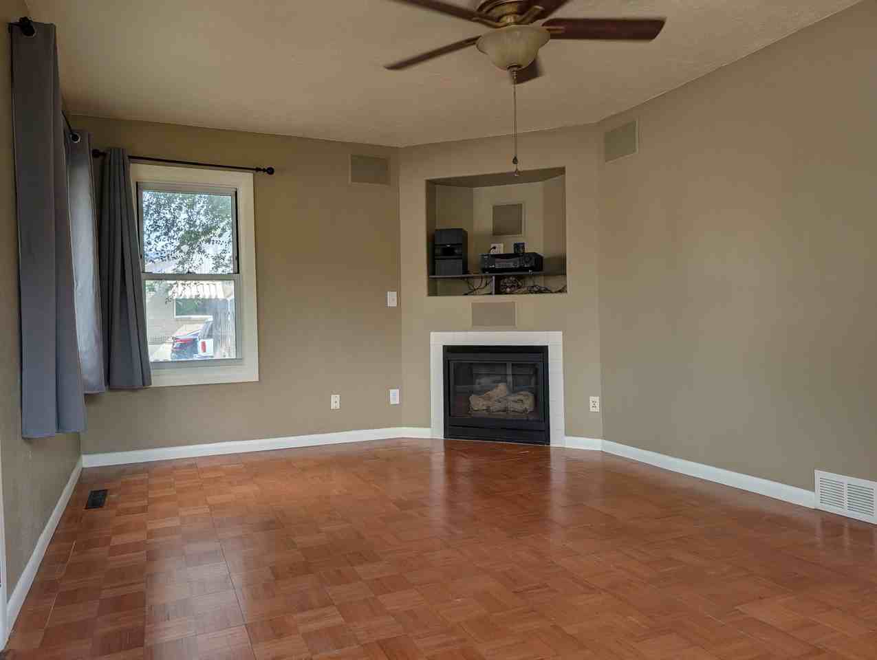 1658 Childs Ave - Photo 3 of 23