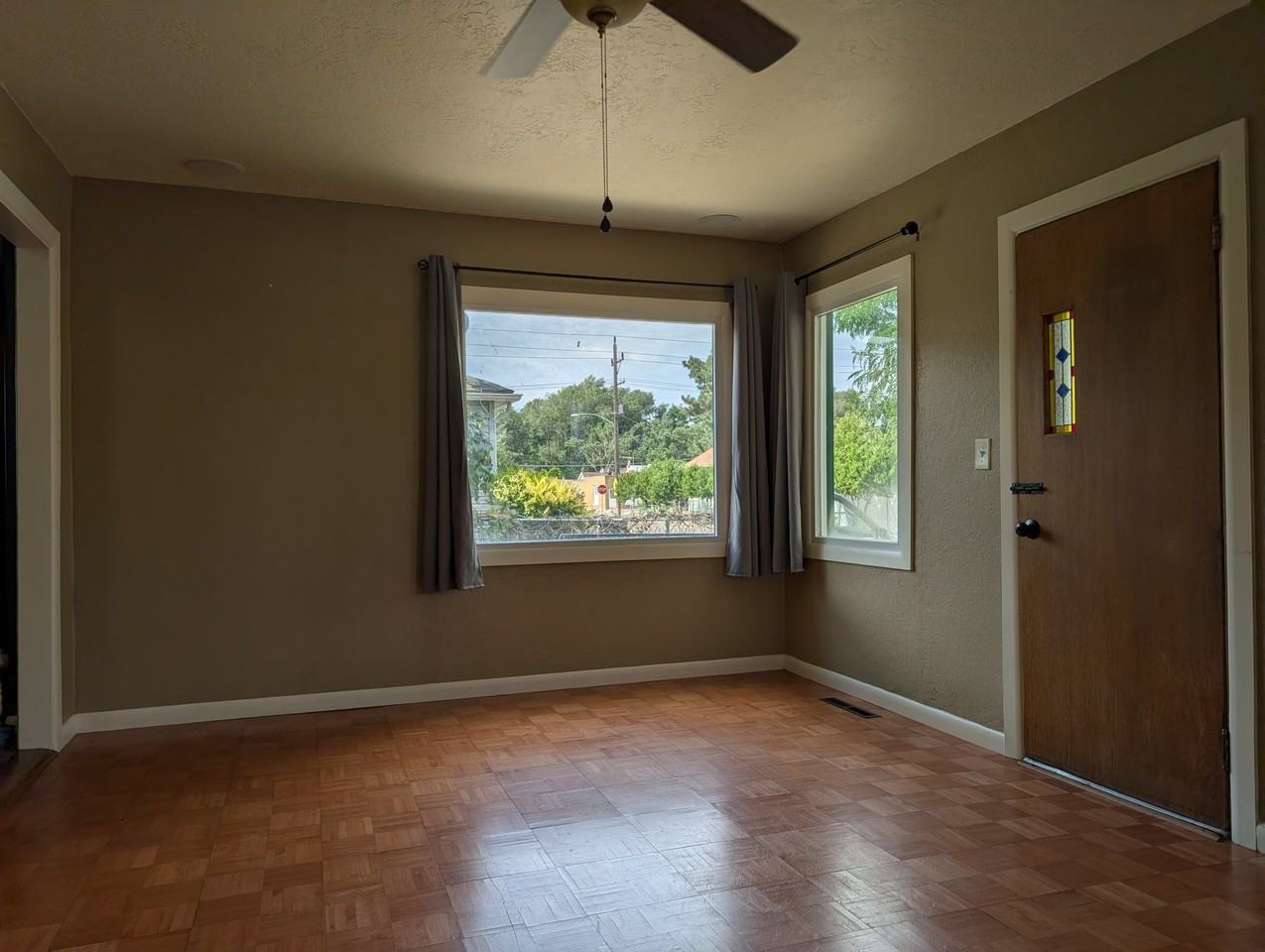 1658 Childs Ave - Photo 5 of 23