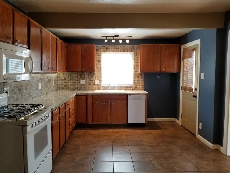 1658 Childs Ave - Photo 6 of 23