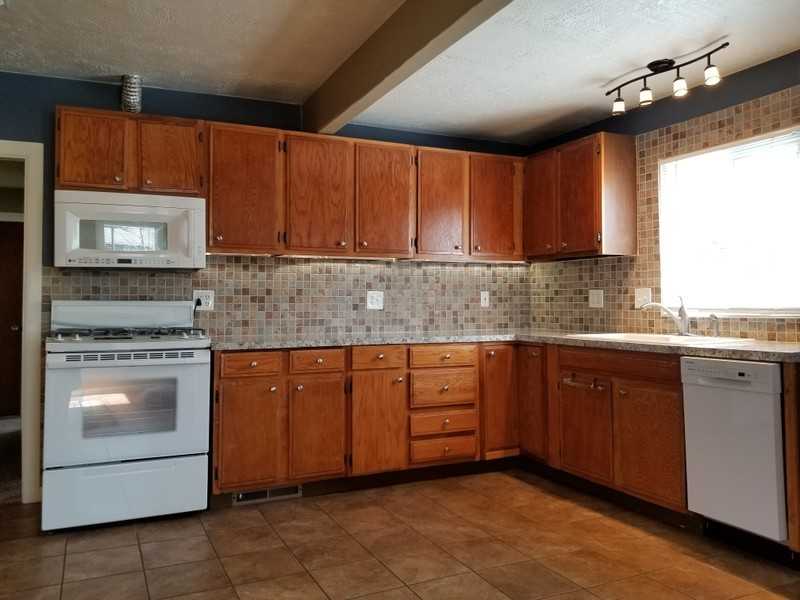 1658 Childs Ave - Photo 7 of 23