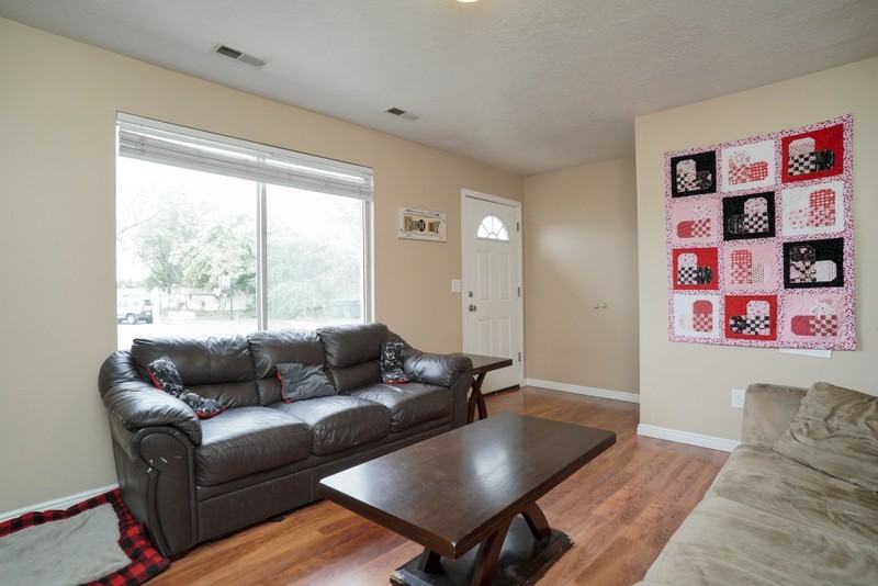 672 E St #1 - Photo 4 of 17