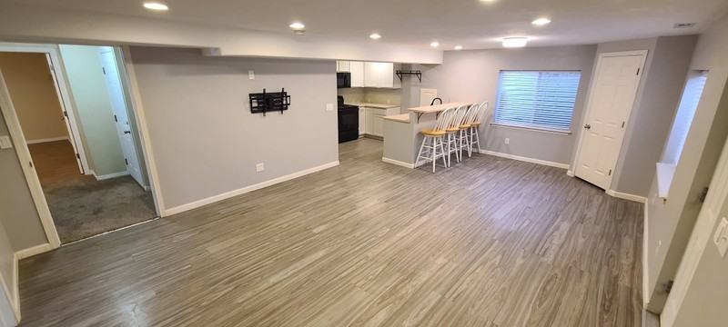 1182 E Searle Ln - Photo 4 of 14