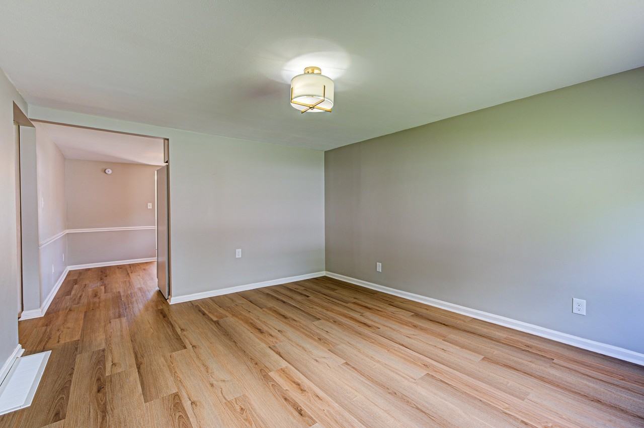 241 Kahl Ct - Photo 4 of 34