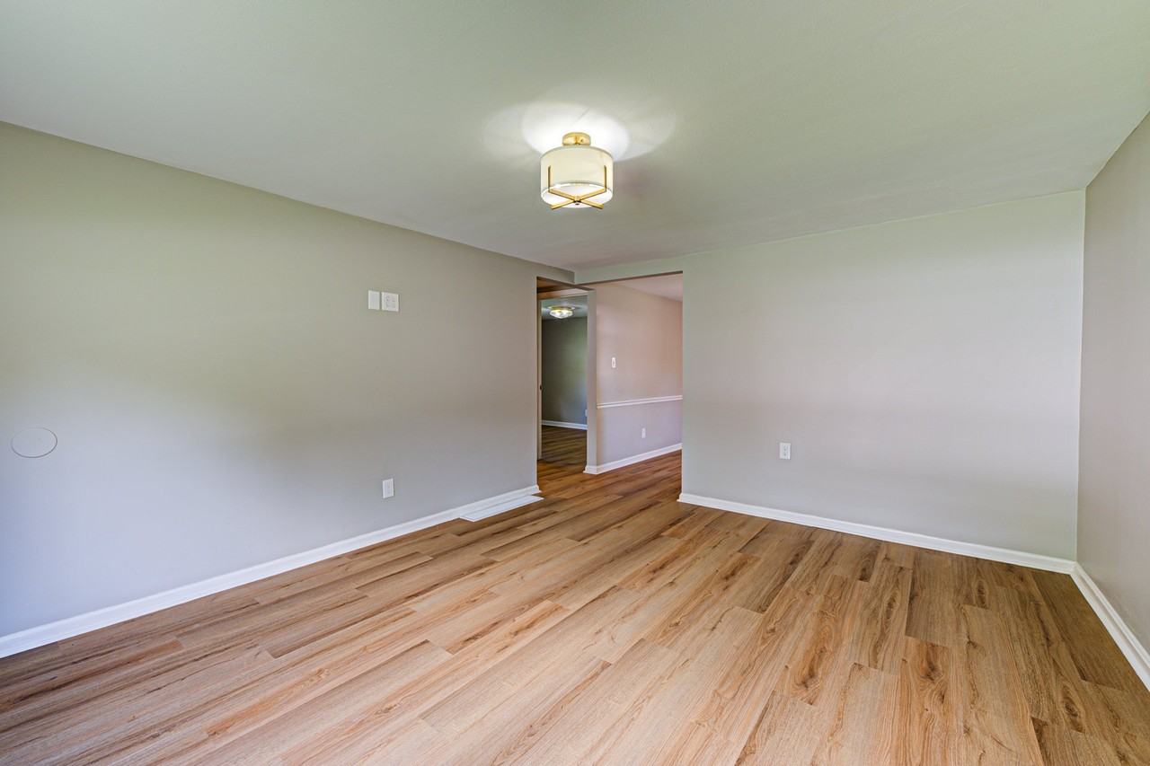 241 Kahl Ct - Photo 5 of 34