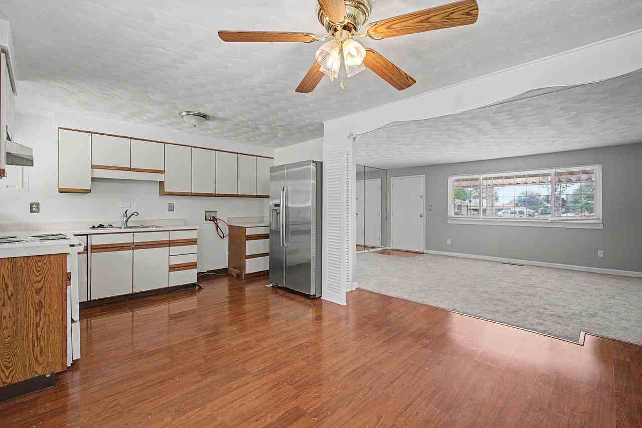 4558 Cordell Dr - Photo 4 of 11