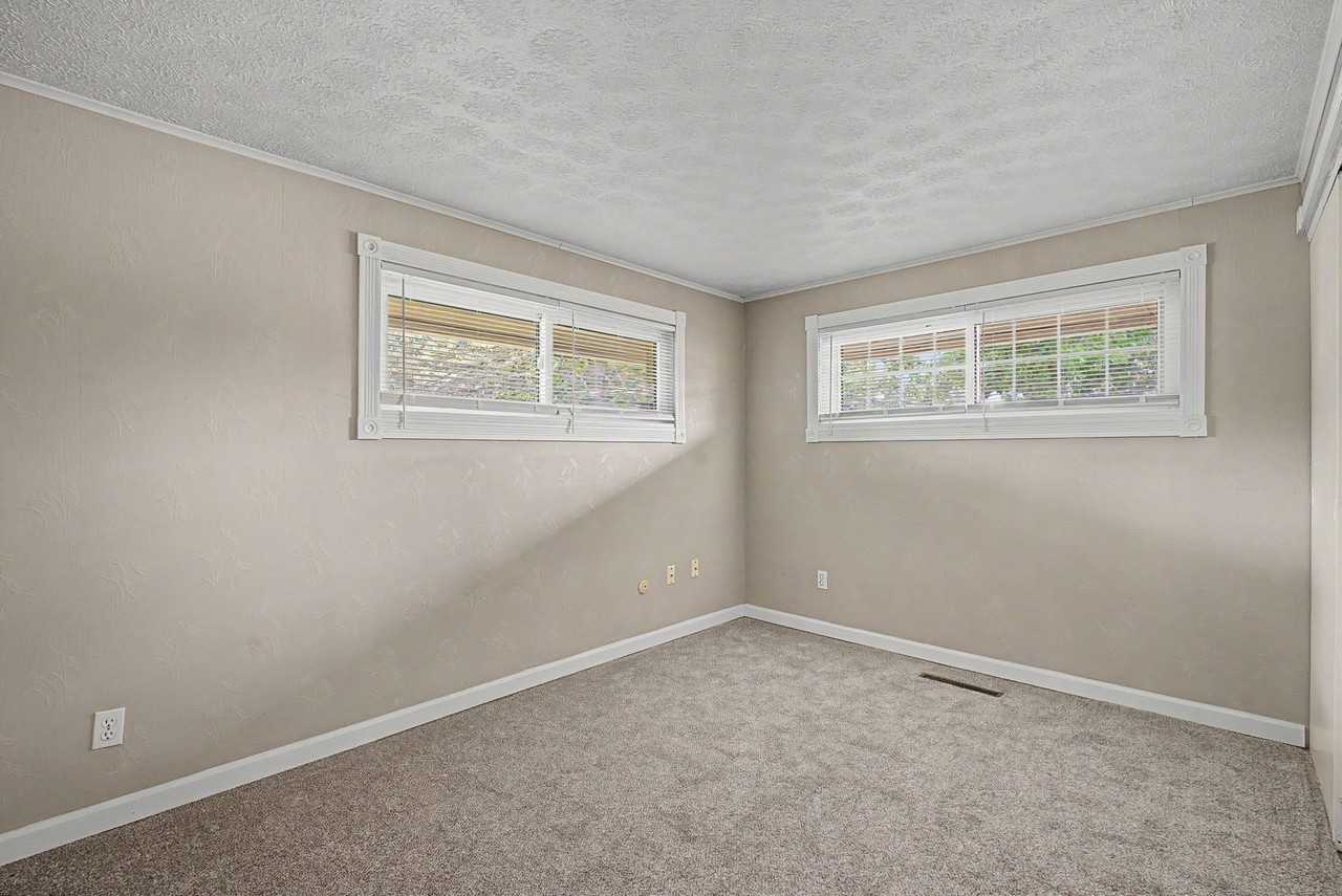 4558 Cordell Dr - Photo 6 of 11