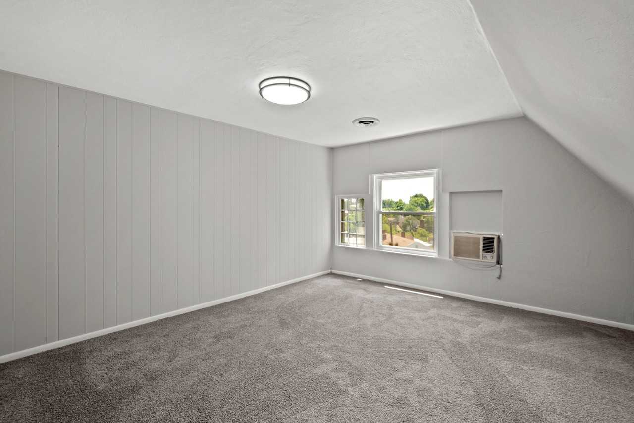 1025 Brownsville Rd #4 - Photo 3 of 12