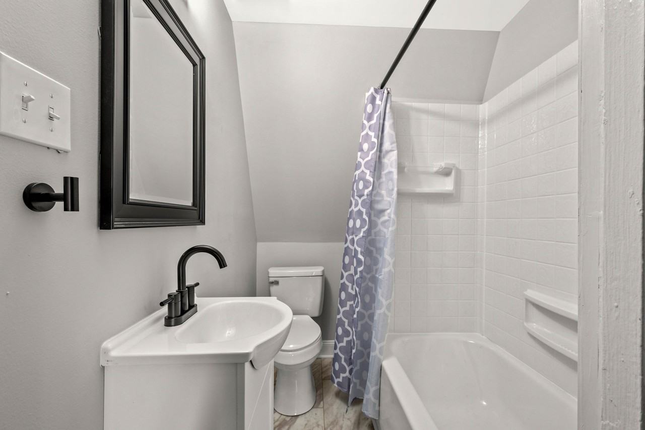 1025 Brownsville Rd #4 - Photo 4 of 12